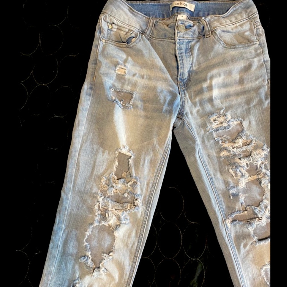 Lightwash Distressed Jeans